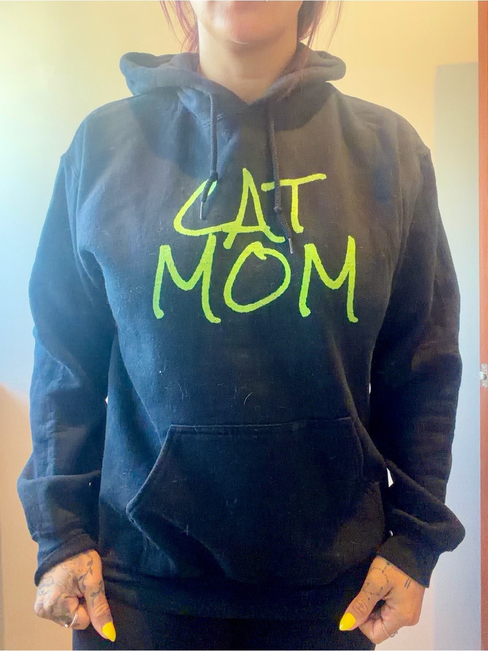 Gildan Heavy Blend Womens Medium Cat Mom Solid Black w/ Green Hoodie Sweatshirt